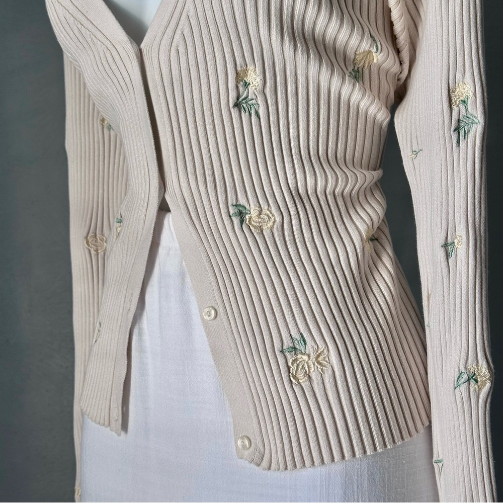 Embroidered Floral Cardigan Sweater - Picture 5 of 8